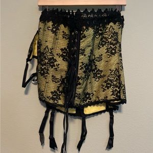 Frederick’s of Hollywood Black and Canary Yellow Corset Set - Size 44